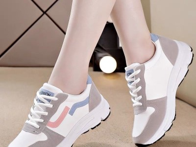 妈妈鞋女子2024春秋新款皮面女小白运动休闲鞋百搭轻便防臭健步鞋